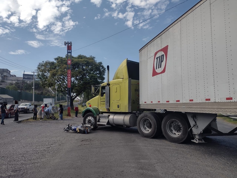 Choque entre trailer y moto