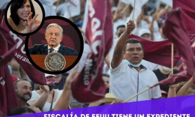 Andrés Manuel López Obrador en un evento público, con banderas de México de fondo.