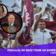 Andrés Manuel López Obrador en un evento público, con banderas de México de fondo.